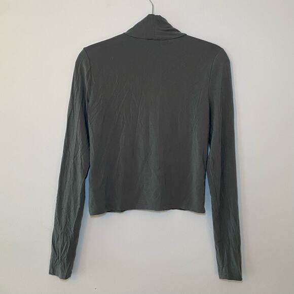 Aritzia Babaton Gray Mockneck Long Sleeve Stretchy Crop Shirt Women size Medium - Picture 5 of 9